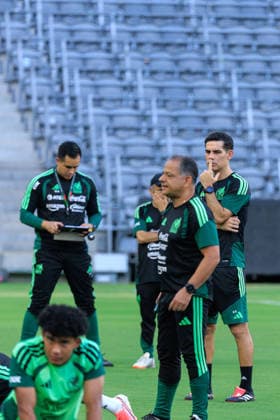 October 5, 2026, Los Angeles, California, USA: Head coach, Rafael Marquez of Mexico watches over his team during a practice on Monday, October 5, 2026 at BMO Stadium, in Los Angeles, California in preparation for an International Friendly, Länderspiel, Nationalmannschaft match against Chile on Tuesday October 6, 2026 at the Los Angeles Memorial Coliseum. JAVIER ROJAS PI Mexico press conference, PK, Pressekonferenz  - ZUMAp124 20261005_zaa_p124_040 Copyright: xJavierxRojasx