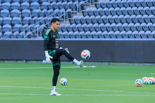 October 5, 2026, Los Angeles, California, USA: Goalkeeper, Raul Rangel 1 of Mexico during a practice on Monday, October 5, 2026 at BMO Stadium, in Los Angeles, California in preparation for an International Friendly, Länderspiel, Nationalmannschaft match against Chile on Tuesday October 6, 2026 at the Los Angeles Memorial Coliseum. JAVIER ROJAS PI Los Angeles USA - ZUMAp124 20261005_zaa_p124_038 Copyright: xJavierxRojasx