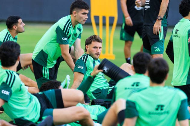 October 5, 2026, Los Angeles, California, USA: Santiago Gimenez 11 of Mexico during a practice on Monday, October 5, 2026 at BMO Stadium, in Los Angeles, California in preparation for an International Friendly, Länderspiel, Nationalmannschaft match against Chile on Tuesday October 6, 2026 at the Los Angeles Memorial Coliseum. JAVIER ROJAS PI Los Angeles USA - ZUMAp124 20261005_zaa_p124_039 Copyright: xJavierxRojasx