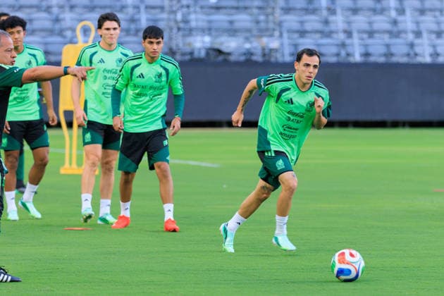October 5, 2026, Los Angeles, California, USA: Hugo Camberos of Mexico during a practice on Monday, October 5, 2026 at BMO Stadium, in Los Angeles, California in preparation for an International Friendly, Länderspiel, Nationalmannschaft match against Chile on Tuesday October 6, 2026 at the Los Angeles Memorial Coliseum. JAVIER ROJAS PI Los Angeles USA - ZUMAp124 20261005_zaa_p124_041 Copyright: xJavierxRojasx