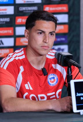 October 5, 2026, Los Angeles, California, USA: Jonathan Villagra 27 of Chile during a press conference, PK, Pressekonferenz before an International Friendly, Länderspiel, Nationalmannschaft match against Mexico at BMO Stadium on Tuesday, October 6, 2026, in Los Angeles, California. JAVIER ROJAS PI Chile Press Conference  - ZUMAp124 20261005_zaa_p124_045 Copyright: xJavierxRojasx