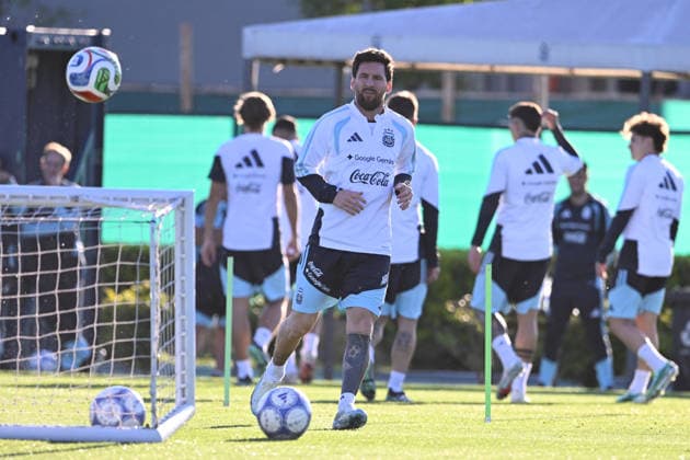 BUENOS AIRES, ARGENTINA - OCTOBER 5: Lionel Messi of Argentina national team, Nationalteam at Training Camp on October 5, 2026 in Buenos Aires, Argentina. Argentina will face Benin tomorrow in an International Friendly, Länderspiel, Nationalmannschaft match at the Estadio Monumental, marking Messi s final farewell appearance for the national team. Photo by SFSI Lionel Messi of Argentina national team last training Copyright: xx