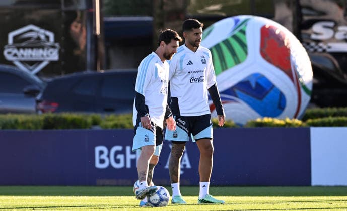 BUENOS AIRES, ARGENTINA - OCTOBER 5: Lionel Messi of Argentina national team, Nationalteam and Cristian Romero at Training Camp on October 5, 2026 in Buenos Aires, Argentina. Argentina will face Benin tomorrow in an International Friendly, Länderspiel, Nationalmannschaft match at the Estadio Monumental, marking Messi s final farewell appearance for the national team. Photo by SFSI Lionel Messi of Argentina national team last training Copyright: xx