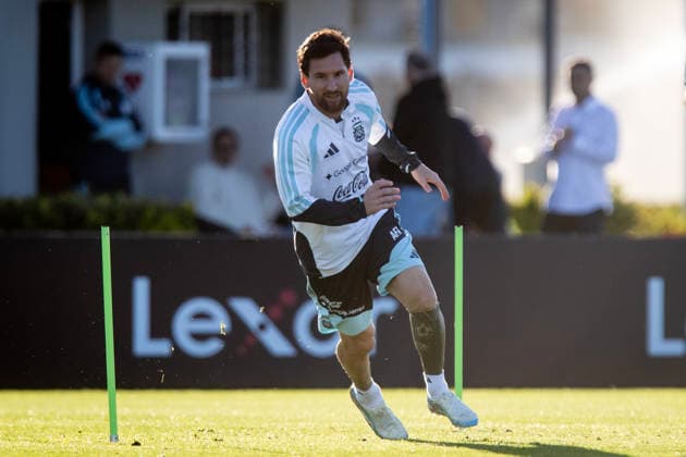 (261006) -- BUENOS AIRES, Oct. 6, 2026 -- Argentine soccer player Lionel Messi attends a training session at the Argentine Football Association (AFA) training complex in Ezeiza, Buenos Aires Province, on Oct. 5, 2026. (Photo by Xinhua) (SP)ARGENTINA-BUENOS AIRES-FOOTBALL-TRAINING MartinxZabala 