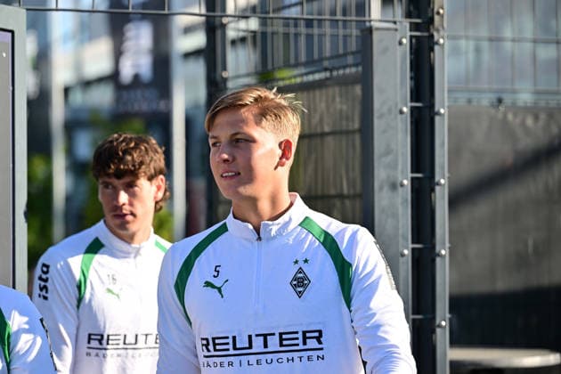 October 6, 2026, Mönchengladbach Soccer, Men s, 2026–2027 season, Borussia Mönchengladbach training: Jan Leszczynski (Gladbach) in the background on the left; Philipp Sander (Gladbach). DFL regulations prohibit any use of photographs as image sequences and or quasi-video content at Borussia Park, North Rhine-Westphalia, Germany