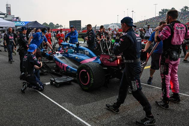 SEPANG, SGR - OCTOBER 04: Pierre Gasly of France and BWT Alpine F1 Team arrive on the grid before the start of the Formula 1 Gulf Air Bahrain Grand Prix on October 04, 2026 held at Sepang International Circuit in Sepang, Malaysia. (Photo by Hazrin Yeob Men Shah Icon Sportswire) AUTO: OCT 04 F1 Bahrain Grand Prix in Malaysia EDITORIAL USE ONLY Icon3782610043129