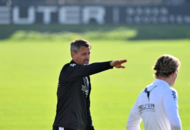 October 6, 2026, Mönchengladbach, Soccer, Men s, 2026–2027 Season, Borussia Mönchengladbach Training: Alexander Blessin, Gladbach Coach, Gives Instructions. DFL regulations prohibit any use of photographs as image sequences and or quasi-video footage at Borussia Park, North Rhine-Westphalia, Germany