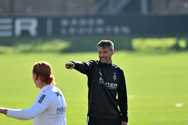 October 6, 2026, Mönchengladbach, Soccer, Men s, 2026–2027 Season, Borussia Mönchengladbach Training: Alexander Blessin, Gladbach Coach, Gives Instructions. DFL regulations prohibit any use of photographs as image sequences and or quasi-video footage at Borussia Park, North Rhine-Westphalia, Germany