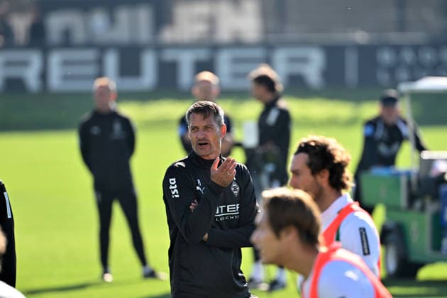October 6, 2026, Mönchengladbach, Soccer, Men s, 2026–2027 Season, Borussia Mönchengladbach Training: Alexander Blessin, Gladbach Coach, Gives Instructions. DFL regulations prohibit any use of photographs as image sequences and or quasi-video footage at Borussia Park, North Rhine-Westphalia, Germany
