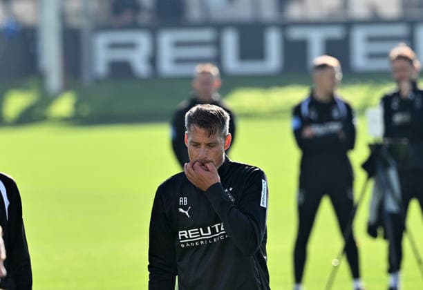 October 6, 2026, Mönchengladbach Soccer, Men s, 2026–2027 season, Borussia Mönchengladbach training: Alexander Blessin, Gladbach coach, blows a whistle with two fingers. DFL regulations prohibit any use of photographs as image sequences and or quasi-video content. Borussia Park, North Rhine-Westphalia, Germany