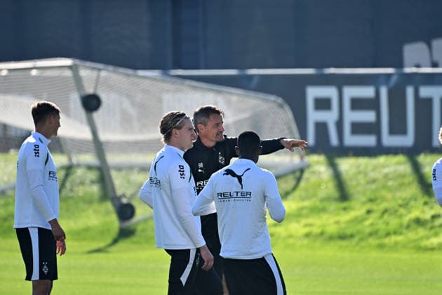 October 6, 2026, Mönchengladbach Soccer, Men s, 2026–2027 season, Borussia Mönchengladbach training: Alexander Blessin, Gladbach coach, in the center at the back giving instructions; on the left, David Herold (Gladbach); on the right in front, Iaia Manco Danfa (Gladbach). DFL regulations prohibit any use of photographs as image sequences and or quasi-video content at Borussia Park, North Rhine-Westphalia, Germany