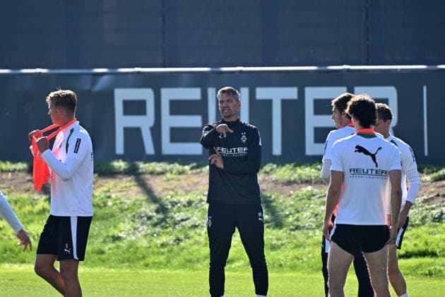October 6, 2026, Mönchengladbach, Soccer, Men s, 2026–2027 Season, Borussia Mönchengladbach Training: Alexander Blessin, Gladbach Coach, Gives Instructions. DFL regulations prohibit any use of photographs as image sequences and or quasi-video footage at Borussia Park, North Rhine-Westphalia, Germany
