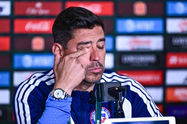 Futbol, entrenamiento de la seleccion chilena. Amistoso 2026. Los jugadores de la seleccion chilena practican en el Los Angeles Memorial Coliseum previo a su partido amistoso frente a Mexico en Los Angeles, Estados Unidos. En la foto el entrenador Nicolas Cordova asiste a la conferencia de prensa. 05 10 2026 Adrian Macias Mexsport Photosport Football, Chilean national team, Nationalteam training session. 2026 friendly match. Chilean national team players practice at the Los Angeles Memorial Coliseum previous to their friendly match against Mexico in Los Angeles, USA. In the picture Chilean National team manager Nicolas Cordova attends to the press conference, PK, Pressekonferenz 05 10 2026 Adrian Macias Mexsport Photosport Entrenamiento de la seleccion chilena en Los Angeles 