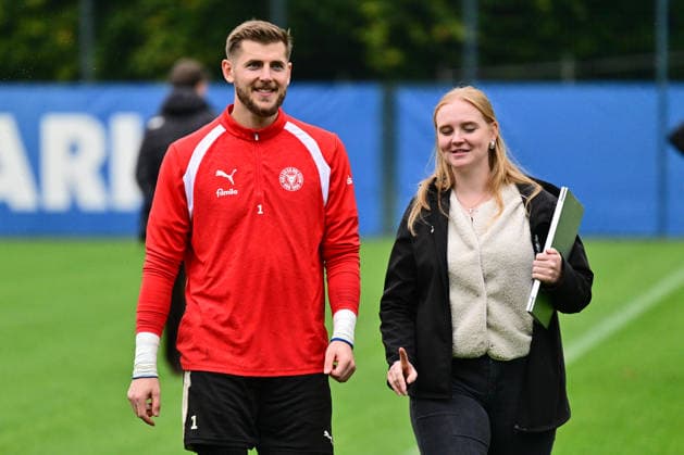 October 6, 2026, Soccer, Men s, 2nd Bundesliga, 2026–2027 Season, Holstein Kiel Training, KSV goalkeeper Timon Weiner with press officer Tessa Rohnke in Kiel, near Holstein Stadium Projensdorf, training center, Northern Schleswig-Holstein, Germany