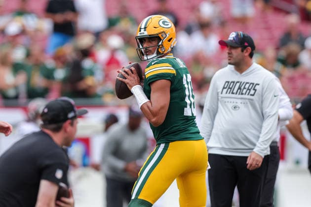 Oct 4, 2026; Tampa, FL, USA; Green Bay Packers quarterback Jordan Love (10) warms up before the NFL, American Football Herren, USA game between the Green Bay Packers and Tampa Bay Buccaneers at Raymond James Stadium. Mandatory Credit: Taylor McFee-Cal Media NFL 2026: Packers Vs Buccaneers OCT 04  - ZUMAc04_ 20261004_zma_c04_653 Copyright: xTaylorxMcfeex