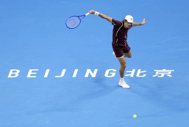 (261006) -- BEIJING, Oct. 6, 2026 -- Alex de Minaur of Australia hits a return during the men s singles final against Novak Djokovic of Serbia at 2026 China Open tennis tournament in Beijing, China, Oct. 6, 2026. ) (SP)CHINA-BEIJING-TENNIS-CHINA OPEN-MEN S SINGLES-FINAL(CN) ZhangxChenlin 