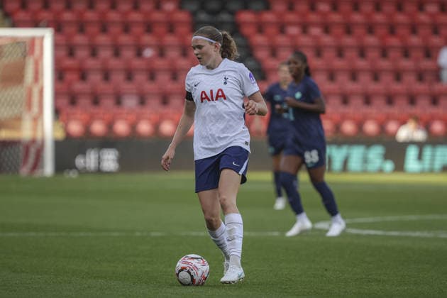 LEYTON, ENGLAND - October 04: Signe Gaupset (8) of Tottenham Hotspur on the ball during the Women’s Super League match at Brisbane Road Stadium, Leyton, on October 04, 2026 in London, England Copyright: xJodyxDemay-Daviesx xSPPx Sportspressphoto_SPR247071