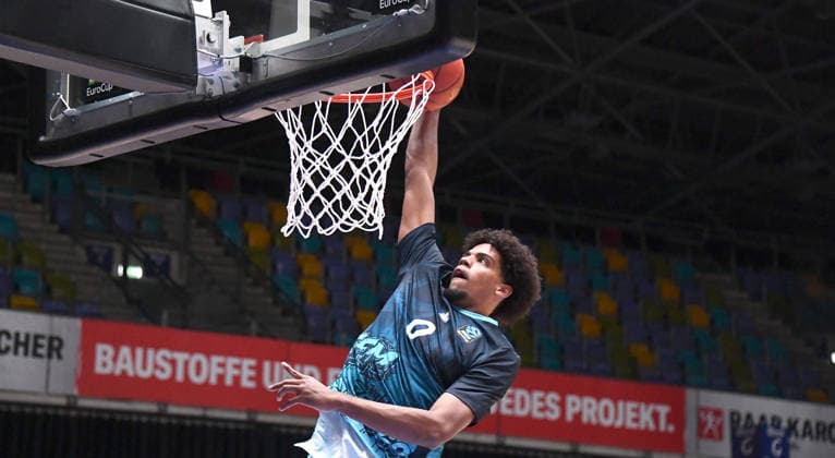 October 6, 2026, xokbx, Basketball BKT Europe Cup, Skyliners Frankfurt vs. Siauliai Basketball, Jamie Edoka of Fraport Skyliners Frankfurt during a dunk, dunkin , shot in Frankfurt