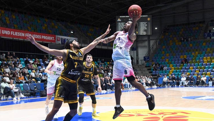 October 6, 2026, xokbx, Basketball BKT Europe Cup, Skyliners Frankfurt vs. Siauliai Basketball, Isaiah Swope (Fraport Skyliners Frankfurt), Selim Fofana (Siauliai Basketball), Head-to-head, Showdown, Shot, Frankfurt