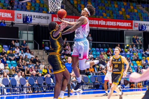 FRANKFURT AM MAIN, GERMANY - OCTOBER 6: Roman Bedime (Skyliners Frankfurt, 35) with ball during the BKT EuroCup 2026 27, match between Frankfurt Skyliners vs. BC Siauliai at Suewag Energie Arena on October 6, 2026 in Frankfurt am Main, Germany. Hessen Germany Copyright: xBEAUTIFULxSPORTS Freudensteinx
