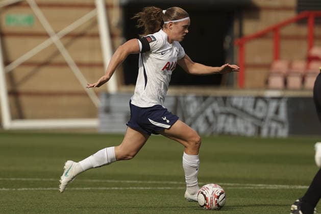 LEYTON, ENGLAND - October 04: Signe Gaupset (8) of Tottenham Hotspur dribbles ball during the Women’s Super League match at Brisbane Road Stadium, Leyton, on October 04, 2026 in London, England Copyright: xJodyxDemay-Daviesx xSPPx Sportspressphoto_SPR247148