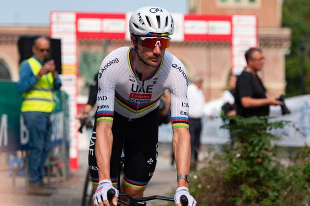 IPA89374878 - Brandon Mcnulty of UAE TEAM EMIRATES XRG at the start of the 2026 Tre Valli Varesine in Busto Arsizio, Italy, on October 6, 2026 Copyright: xSilviaxColombo IPAxSportx xx IPA89374878