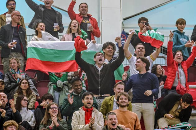 October 6, 2026, LUX, Soccer, Men s, Nations League, Matchday 4, Luxembourg vs. Bulgaria: Fans waving flags cheer Bulgaria s 1-0 lead. Luxembourg, Stade de Luxembourg, Gasperich, Luxembourg Copyright: xNordphoto Schwarzx