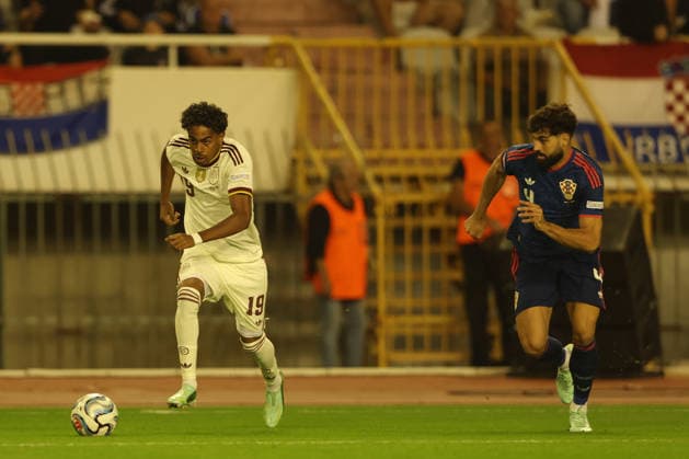 SPLIT, CROATIA - OCTOBER 06: Lamine Yamal of Spain national team, Nationalteam and Josko Gvardiol of Croatia national team battle for the ball during the UEFA Nations League Group A3 match between Croatia and Spain at Stadion Poljud on October 06, 2026 in Split, Croatia. Photo SFSI Croatia national team v Spain National team - UEFA Nations League 2026 27 Copyright: xSFSIx