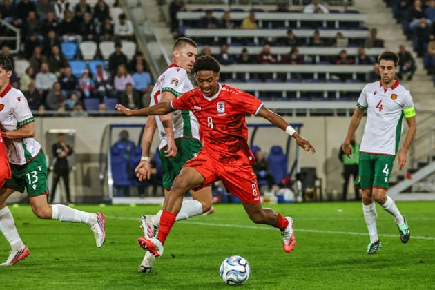 October 6, 2026, LUX, Soccer, Men s, Nations League, Matchday 4, Luxembourg vs. Bulgaria; Enzo dos Santos (Luxembourg), 08, in a tackle with Andrian Kraev (Bulgaria), 08; Luxembourg, Stade de Luxembourg, Gasperich, Luxembourg Copyright: xNordphoto Schwarzx