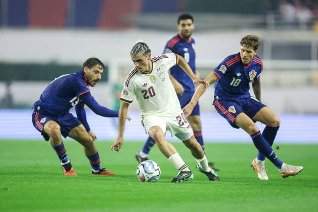 Croatia v Spain - UEFA Nations League 2026 27 Group A3 MD4 Pedri of Spain in action against Nikola Vlasic (L) and Kristijan Jakic (R) of Croatia during the UEFA Nations League 2026 27 group phase match between Croatia and Spain at Stadion Poljud on October 6, 2026 in Split, Croatia. SanjinxStrukic PIXSELL