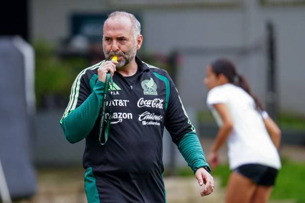 MEXICAN WOMEN S NATIONAL TEAM MEXICAN WOMEN S NATIONAL TEAM TRAINING SESSION 06102026 MEXICO CITY, MEXICO Photo of Pedro Lopez, coach of the Mexican Women’s National Soccer Team, during a training session at the Centro de Alto Rendimiento in Mexico City, ahead of their friendly match against Jamaica this Friday in Aguascalientes Photo of Pedro Lopez, coach of the Mexican Women’s National Soccer Team, during a training session at the High-Performance Center in Mexico City, ahead of their friendly match against Jamaica this Friday in Aguascalientes. PHOTO BY IMAGENSHOP PHOTO AGENCY, MEXICO CITY, MEXICO Copyright: xIMAGENSHOPxAGENCIAxFOTOGRAFICAx