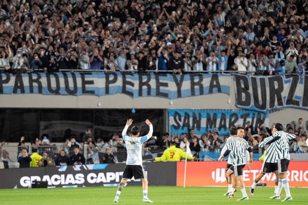 BUENOS AIRES, ARGENTINA - OCTOBER 06: Lionel Messi of Argentina applauds fans during warm up prior to International Friendly, Länderspiel, Nationalmannschaft football match between Argentina and Benin at Estadio Monumental Antonio V. Liberti on October 06, 2026 in Buenos Aires, Argentina. Lionel Messi is making his final appearance for Argentina following his announcement of international retirement. (Photo by Richard Callis Sports Press Photo) Copyright: xRichardxCallis SportsxPressxPhotox Sportspressphoto_SPR247642