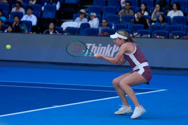 October 6, 2026, Beijing, China: Daria Snigur of Ukraine plays against Mirra Andreeva (not in view) during the Women s Singles Round 16 match on day seven of China Open at the National Tennis Center. Mirra Andreeva defeated Daria Snigur 6-2, 6-2 Beijing China - ZUMAs197 20261006_aaa_s197_249 Copyright: xPolyxFeix