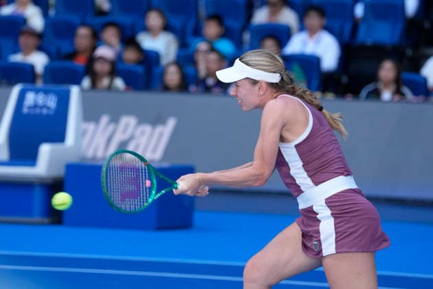 October 6, 2026, Beijing, China: Daria Snigur of Ukraine plays against Mirra Andreeva (not in view) during the Women s Singles Round 16 match on day seven of China Open at the National Tennis Center. Mirra Andreeva defeated Daria Snigur 6-2, 6-2 Beijing China - ZUMAs197 20261006_aaa_s197_255 Copyright: xPolyxFeix