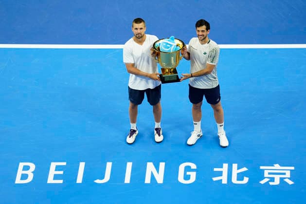 October 6, 2026, Beijing, China: Julian Cash and Lloyd Glasspool of Great Britain pose with their winner s trophy during the medal ceremony after winning against Sander Arends and David Pel of Netherlands (not in view) during the Men s Doubles final match on day seven of China Open at the National Tennis Center. Julian Cash and Lloyd Glasspool won, Final Score: 6-3, 3-6, 10-6 2026 China Open In Beijing - 06 Oct 2026  - ZUMAs197 20261006_aaa_s197_254 Copyright: xPolyxFeix