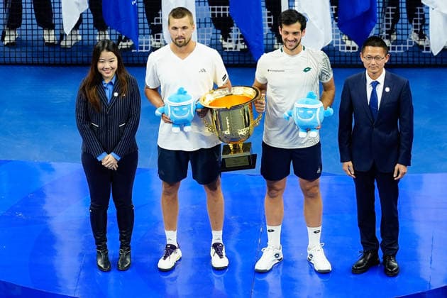 October 6, 2026, Beijing, China: Julian Cash and Lloyd Glasspool of Great Britain pose with their winner s trophy during the medal ceremony after winning against Sander Arends and David Pel of Netherlands (not in view) during the Men s Doubles final match on day seven of China Open at the National Tennis Center. Julian Cash and Lloyd Glasspool won, Final Score: 6-3, 3-6, 10-6 Beijing China - ZUMAs197 20261006_aaa_s197_260 Copyright: xPolyxFeix