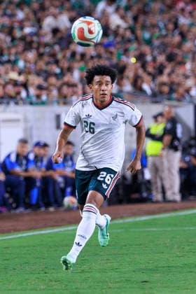 October 6, 2026, Los Angeles, California, USA: Isaias Violante 26 of Mexico during an International Friendly, Länderspiel, Nationalmannschaft match against Chile at the Los Angeles Memorial Coliseum on Tuesday October 6, 2026 in Los Angeles, California. Mexico loses to Chile, 0-2. ARIANA RUIZ PI Mexico Vs. Chile - ZUMAp124 20261006_zaa_p124_096 Copyright: xArianaxRuizx