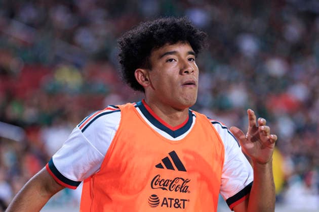 October 6, 2026, Los Angeles, California, USA: Isaias Violante 26 of Mexico during an International Friendly, Länderspiel, Nationalmannschaft match against Chile at the Los Angeles Memorial Coliseum on Tuesday October 6, 2026 in Los Angeles, California. Mexico loses to Chile, 0-2. ARIANA RUIZ PI Mexico Vs. Chile - ZUMAp124 20261006_zaa_p124_106 Copyright: xArianaxRuizx