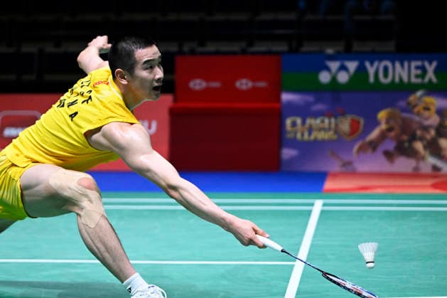 Li Shi Feng of China in action during the badminton Clash of Clans Arctic Open 2026 tournament in Vantaa, Finland on 7th October, 2026. - ANTTI AIMO-KOIVISTO Vantaa Finland mwa9Majys-U  Copyright: xAnttixAimo-Koivistox mwa9Majys-U