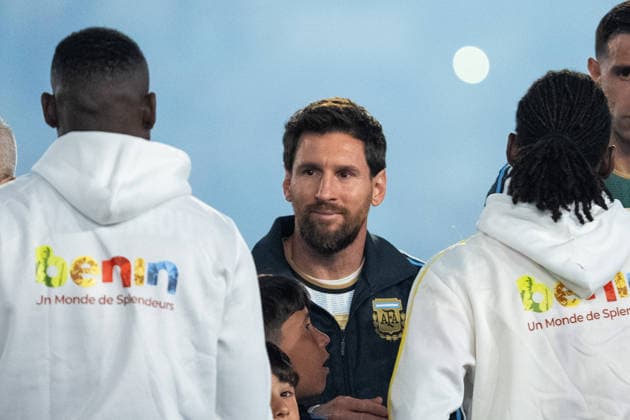 BUENOS AIRES, ARGENTINA - OCTOBER 6: Lionel Messi of Argentina watches during the International Friendly, Länderspiel, Nationalmannschaft football match between Argentina and Benin at the Estadio Monumental Antonio V. Liberti on October 6, 2026, in Buenos Aires, Argentina. Lionel Messi plays his last match for Argentina after announcing his retirement from the national team, Nationalteam Richard Callis Fotoarena (Richard Callis SPP) Copyright: xRichardxCallisx xSPPx spp-en-RiCa-3026223