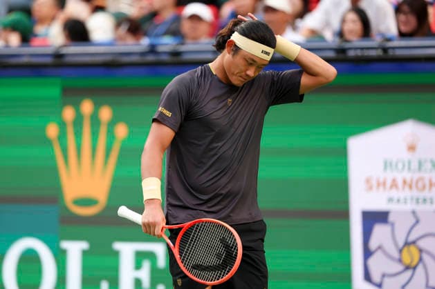 (261007) -- SHANGHAI, Oct. 7, 2026 -- Zhang Zhizhen reacts during the men s singles first round match between Zhang Zhizhen of China and Tomas Machac of the Czech Republic at the 2026 ATP, Tennis Herren tour Shanghai Masters tennis tournament in Shanghai, China, Oct. 7, 2026. ) (SP)CHINA-SHANGHAI-TENNIS-SHANGHAI MASTERS-MEN S SINGLES (CN) WangxXiang 