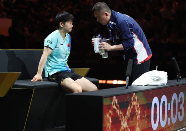 (261007) -- BEIJING, Oct. 7, 2026 -- Ma Lin, coach of China, instructs Sun Yingsha (L) during the women s singles round of 32 match between Sun Yingsha of China and Paranang Orawan of Thailand at 2026 World Table tennis, Tischtennis (WTT) China Smash in Beijing, China, Oct. 7, 2026. ) (SP)CHINA-BEIJING-TABLE TENNIS-WTT-CHINA SMASH-WOMEN S SINGLES (CN) ZhangxChenlin 