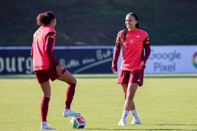 Eppelheim, Germany, October 7, 2026 German Women s National Soccer Team Training Friendly Match: Germany vs. Australia Pictured, from left: Cora Zicai (Germany) and Lisa Baum (Germany) Copyright: HMBxMedia MadeleinexFantini