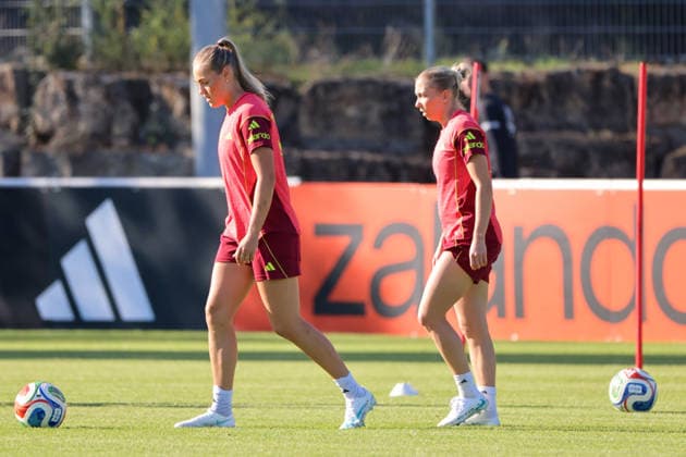 Eppelheim, Germany, October 7, 2026 German Women s National Soccer Team Training Friendly Match: Germany vs. Australia Pictured, from left: Marie Müller (Mueller) of Germany and Elisa Senß (Senss) of Germany Copyright: HMBxMedia MadeleinexFantini