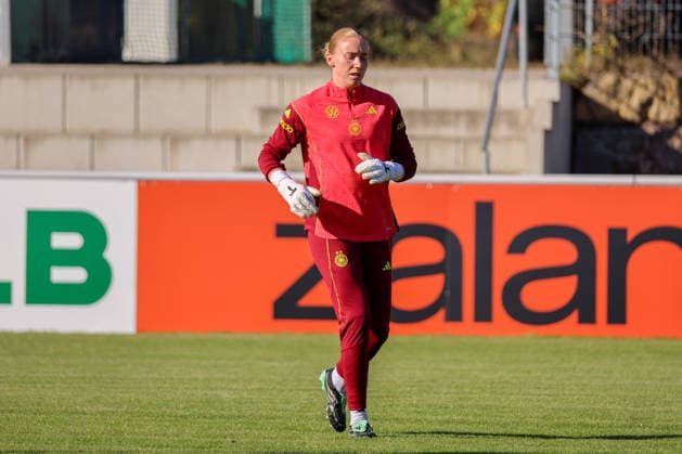 Eppelheim, Germany, October 7, 2026 German Women s National Soccer Team Training Friendly Match: Germany vs. Australia Pictured: Goalkeeper Laura Dick, Germany Copyright: HMBxMedia MadeleinexFantini