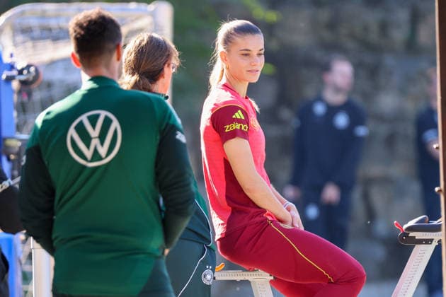 Eppelheim, Germany, October 7, 2026 German Women s National Soccer Team Training Friendly Match: Germany vs. Australia Pictured: Selina Cerci of Germany doing recovery work on a stationary bike away from the training session Copyright: HMBxMedia MadeleinexFantini