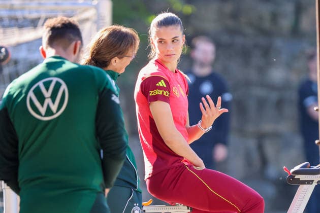 Eppelheim, Germany, October 7, 2026 German Women s National Soccer Team Training Friendly Match: Germany vs. Australia Pictured: Selina Cerci of Germany doing recovery work on a stationary bike away from the training session Copyright: HMBxMedia MadeleinexFantini