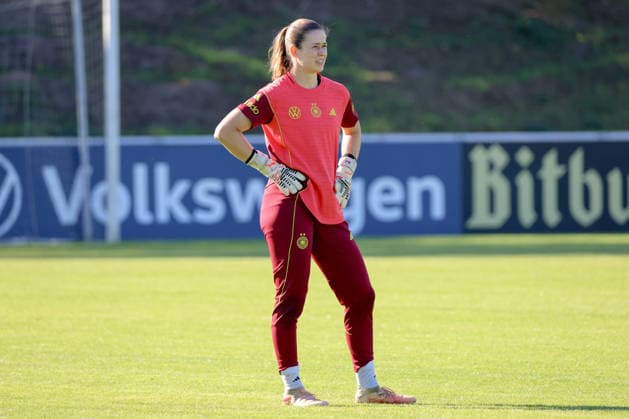 Eppelheim, Germany, October 7, 2026 German Women s National Soccer Team Training Friendly Match: Germany vs. Australia Pictured: Goalkeeper Stina Johannes, Germany Copyright: HMBxMedia MadeleinexFantini