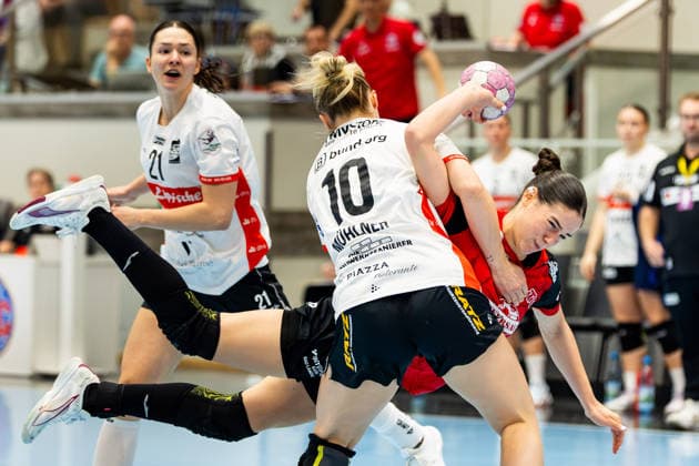 October 7, 2026, GER, Handball, Women, 2026–2027 Season, Alsco 1st Division, Matchday 5, Thüringer HC vs. HSG Blomberg Lippe, Maxi Muehlner (HSG Blomberg Lippe), Luca Csikos (Thüringer HC), 5, 99947 Bad Langensalza, Salza, Halle, Mehrz Sports Hall, Thuringia, Germany