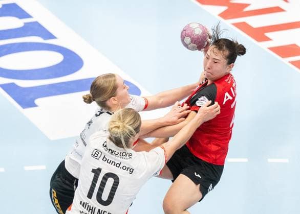 WOMEN S HANDBALL 2026–2027 5TH BUNDESLIGA 1ST MATCHDAY THC HSG BLOMBERG LIPPE ** FOR EDITORIAL PURPOSES ONLY ** EDITORIAL USE ONLY ** p 07 10 2026 Bad Langensalza Women’s Handball 1st Bundesliga Women’s Season 2026–2027 Salzhalle Matchday 5 Thüringer HC vs. HSG Blomberg Lippe in the photo: Natsuki Aizawa 23 Thüringer HC in a duel with Maxi Mühlner 10 HSG Blomberg Lippe and Nieke Kühne 9 HSG Blomberg Lippe Germany Thuringia Bad Langensalza Copyright SaschaxFromm Copyright: SaschaxFromm doc87xhn39kzo8hv2k4nd0 ,EDITORIAL USE ONLY Copyright: SaschaxFromm